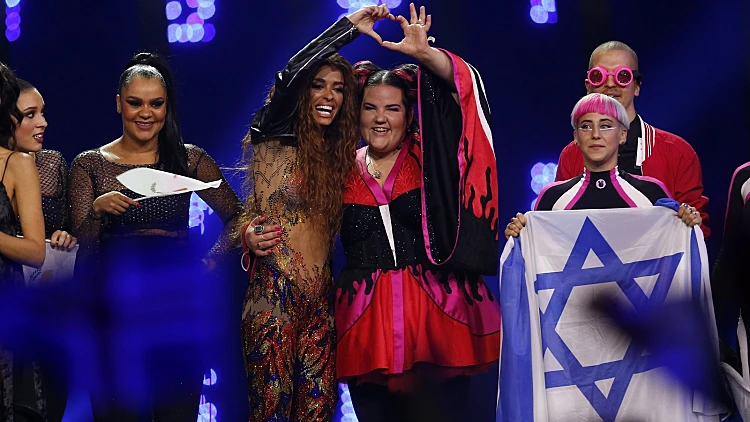 נטע ברזילי והלני פוריירה הקפריסאית לאחר חצי גמר אירוויזיון 2018