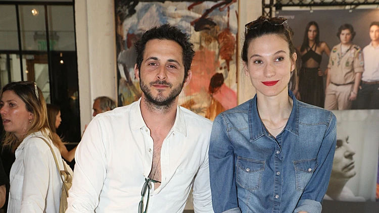 תומר קפון ואורטל בן שושן נראים בדיסטנס אחד מהשנייה