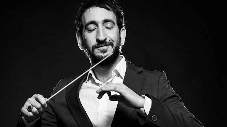 המנצח תום כהן