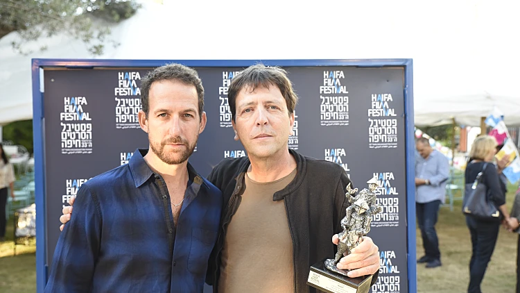 המפיק יואב רועה והשחקן אורי פפר מהסרט הזוכה עדות - פסטיבל הסרטים חיפה 2017