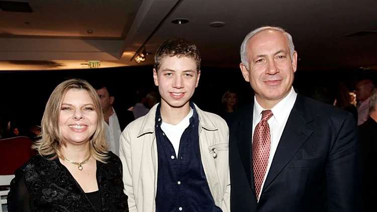 ביבי, יאיר ושרה נתניהו