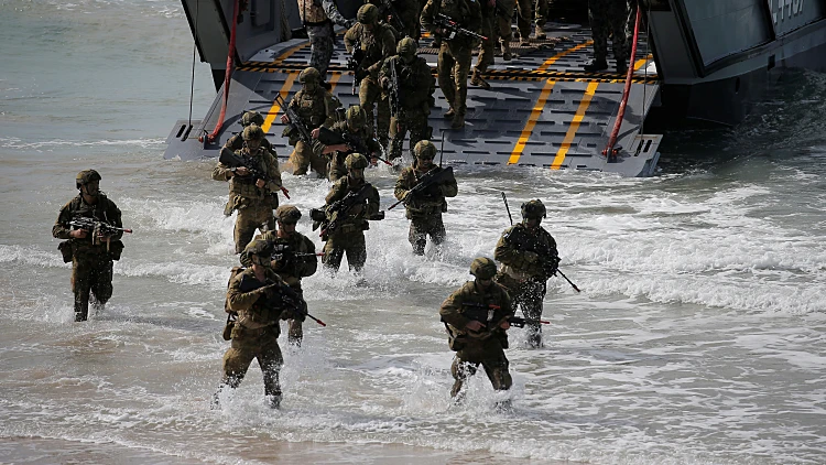 אימון ימי של צבא אוסטרליה בלנגהאם ביץ'