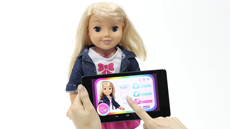 קיילה עוקבת אחריכם