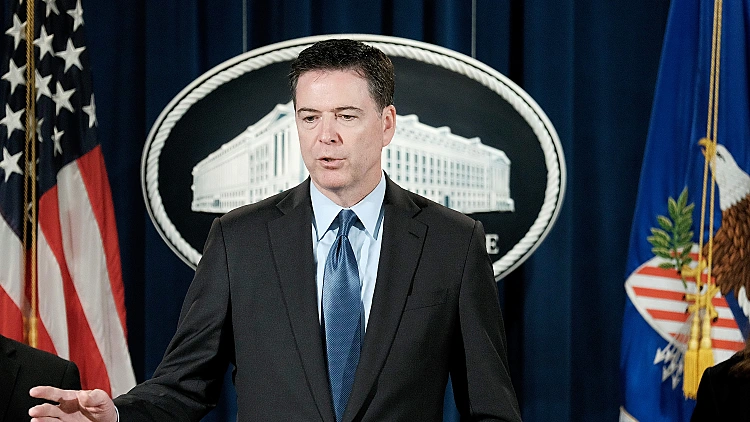 ראש ה-FBI ממליץ: "כסו את מצלמות הרשת שלכם כשהם לא בשימוש"