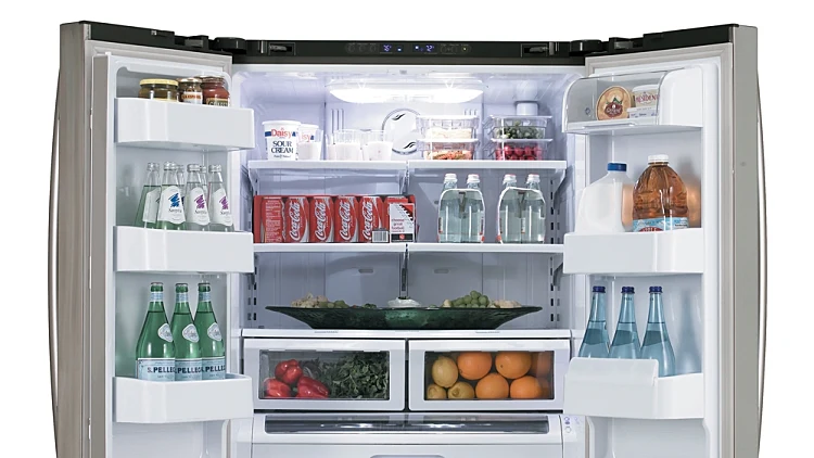 מקרר עם שתי דלתות ותא הקפאה תחתון