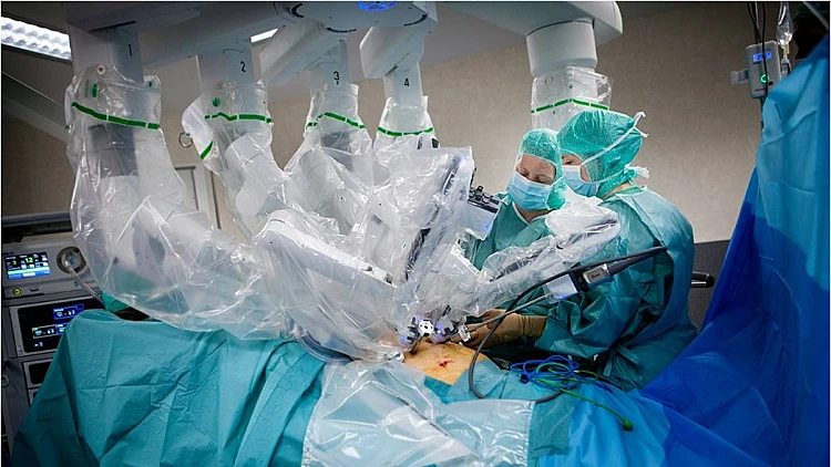 הרובוט המנתח