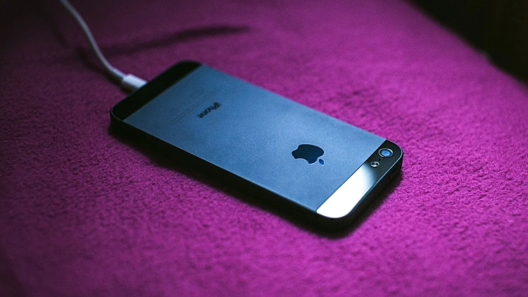 אייפון בהטענה