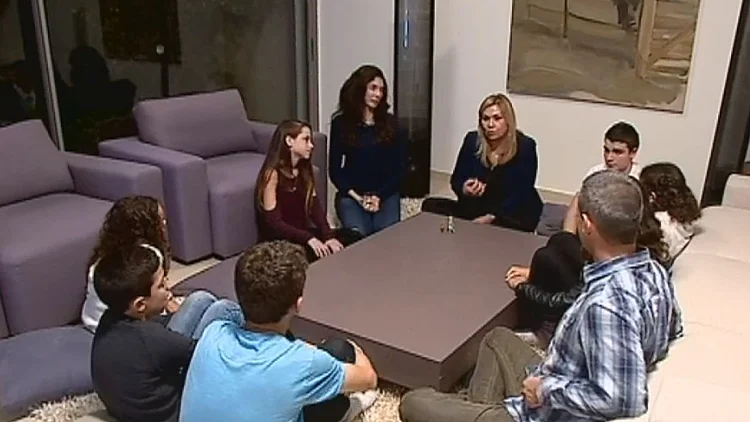 "חברים": מאחורי הרשת  הלא חברתית