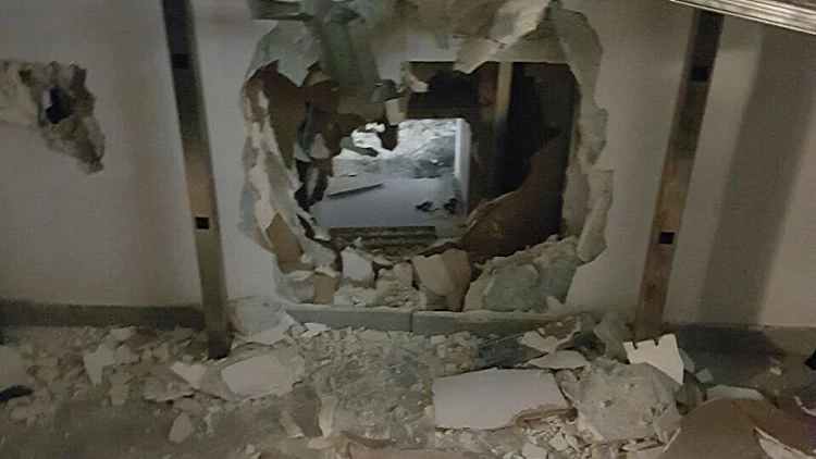 מי פרץ לסניף ishare בקניון הנגב?