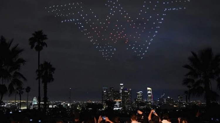 הסמל של וונדרוומן מורכב מרחפנים