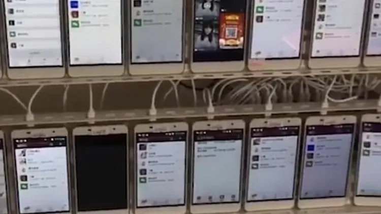 טלפונים סלולריים בחוות לייקים בסין