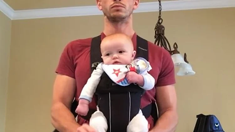 זה מה שאבא עושה כשאמא לא בבית