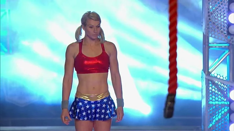 ג'סי גרף על מסלול "נינג'ה אמריקאית" במוקדמות לוס אנג'לס