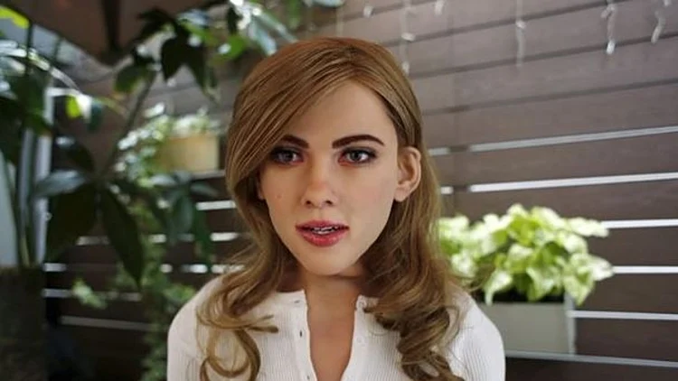 מזהים? האיש הזה בנה רובוט בדמות אחת השחקניות הכי מפורסמות בעולם