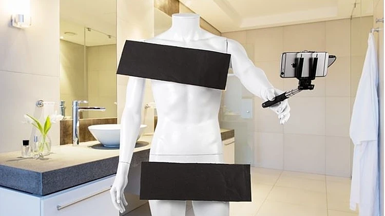 גם אתם יכולים להיות כמו קים: ערכת סלפי העירום המושלמת