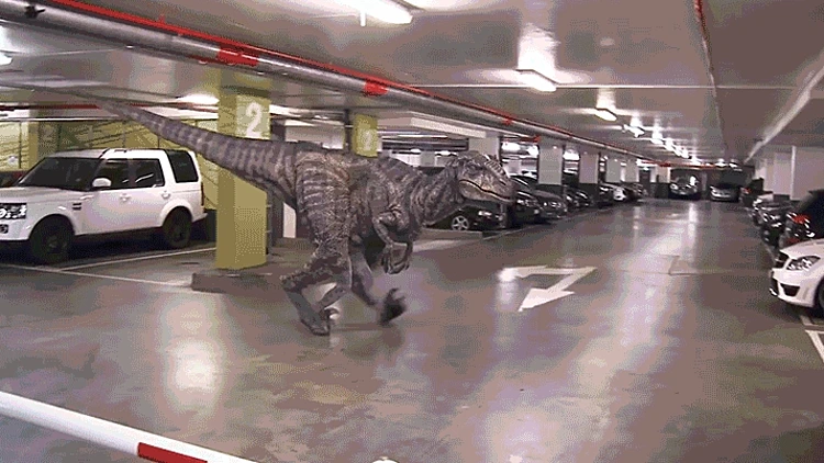 דינוזאור בחניון?