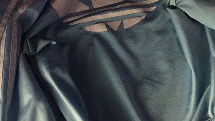 באיזה צבע הג'אקט הזה?