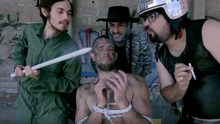 אליעד מלכי מוקף בשוביו