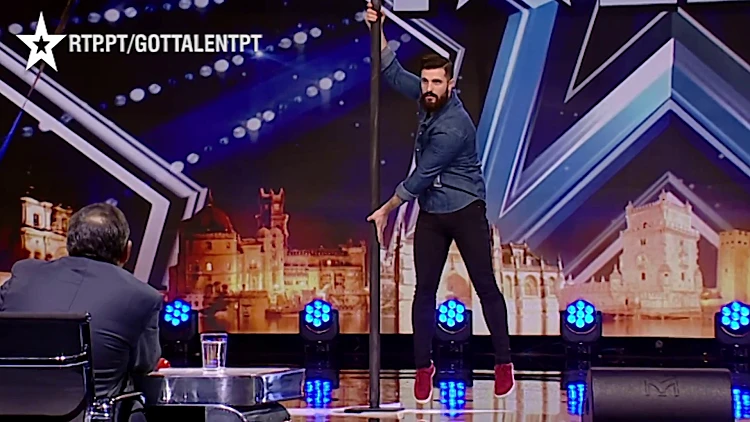 פחד גבהים: המופע שגרם לשופטים להחסיר נשימה