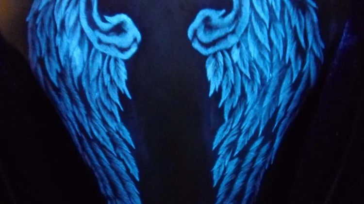 קעקוע זוהר בחושך