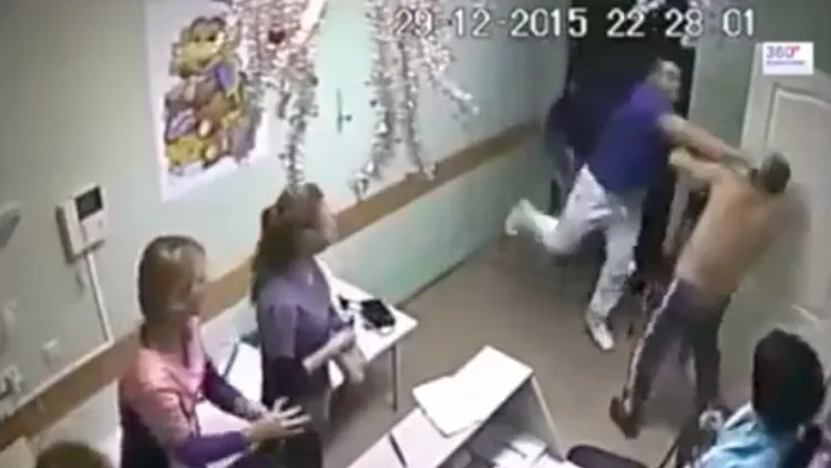 האגרוף של הרופא הרג את המטופל