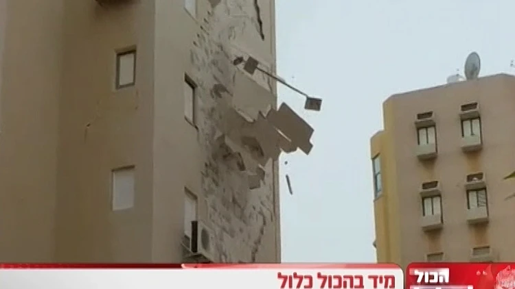 קיר מתמוטט בבניין בנתניה