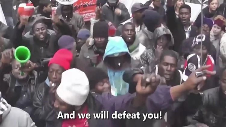 צפו מהר לפני שיעלם: הסרטון הויראלי המצמרר על המהגרים המוסלמים שמעורר סערה ברשת