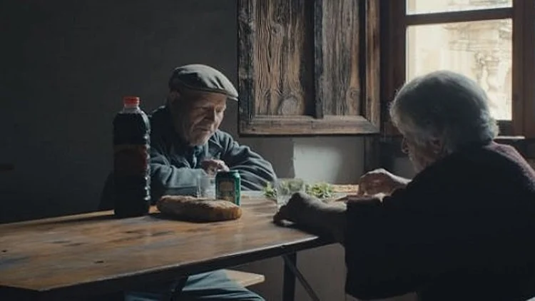 הזוג שחי 45 שנים לבדם בכפר נטוש