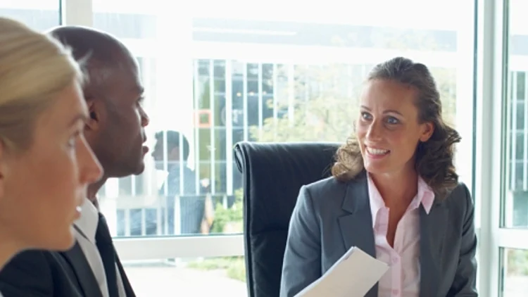 אשת עסקים מנהלת