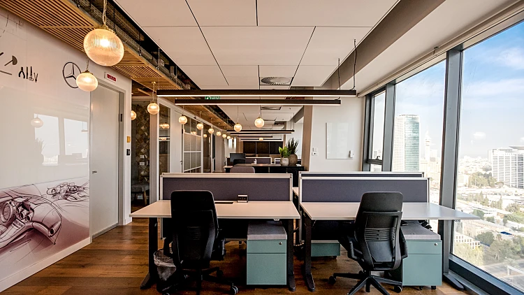 משרדי דיימלר בתל אביב