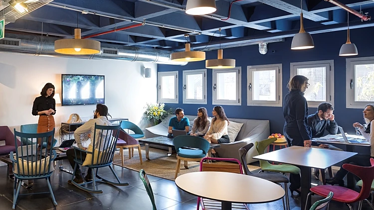 פאוור בול לאונג'