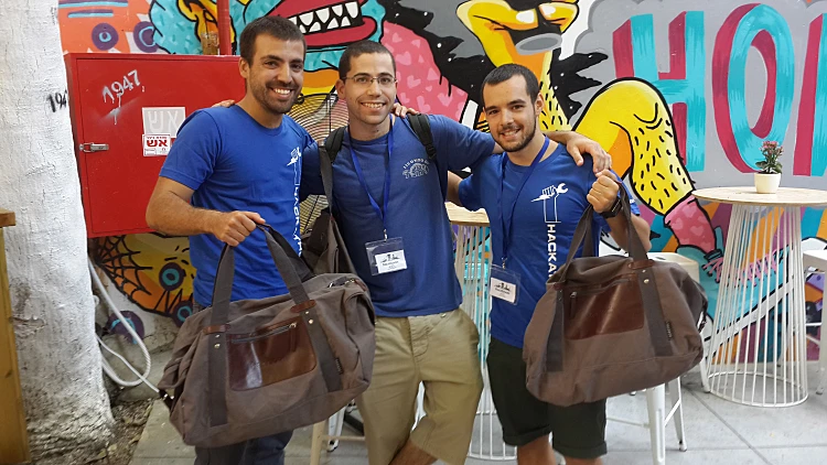 שלושת הזוכים: רס"ל אביחי שם טוב סגן גדי גומז וסגן דניאל אנדרסון