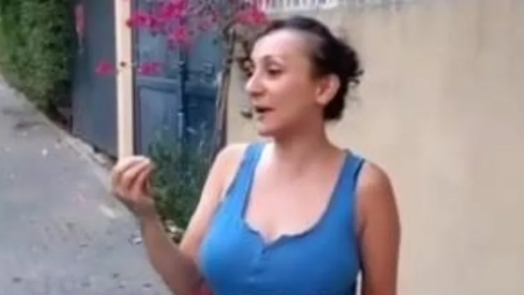 מרינה שני מכוונת בחניה