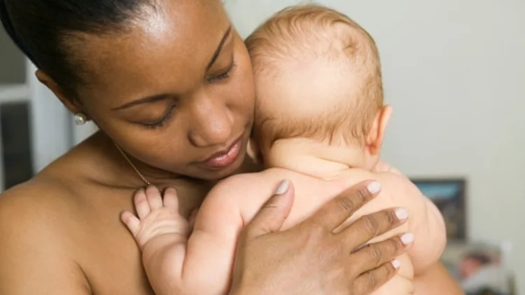 אמא עם תינוק