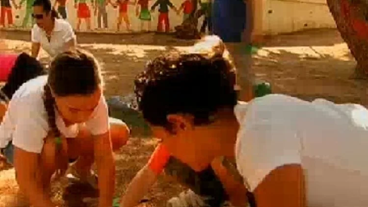 ילדים משחקים