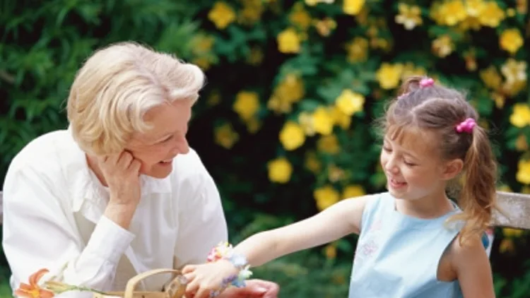 סבתא ונכדה