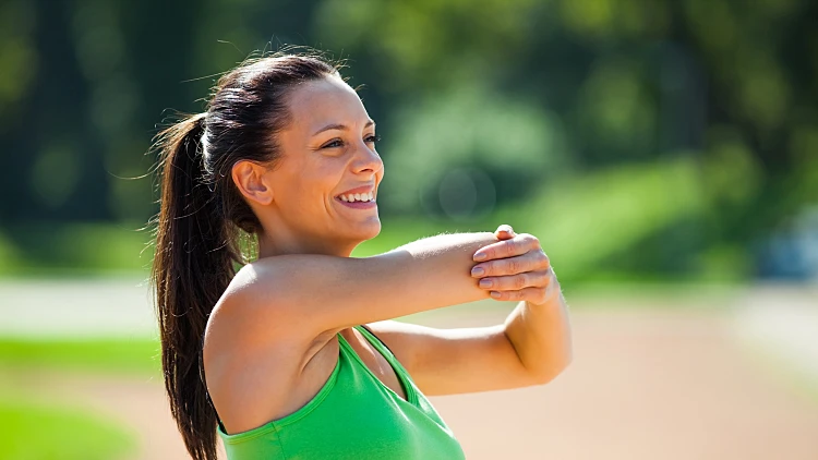 לחזור לגזרה לאחר לידה: כך תשיגי זרועות חטובות