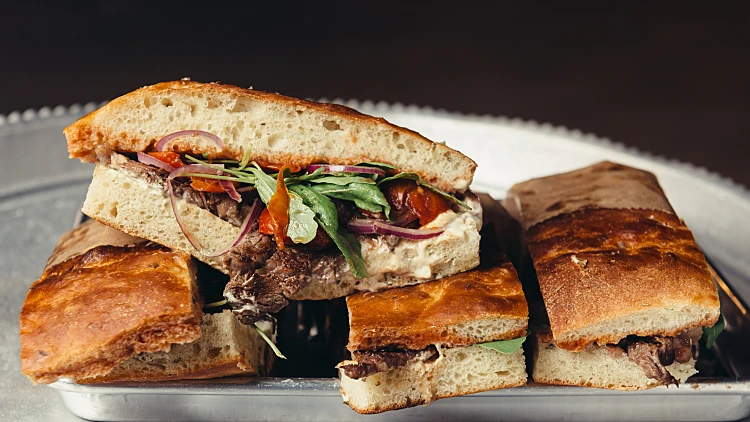 פוקאצ'ה עם אנטריקוט אה לה מינוט