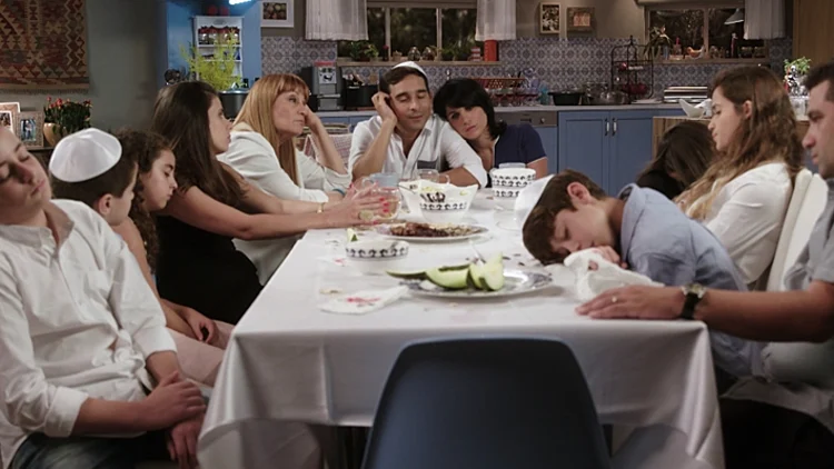 לה פמיליה: פסח, משפחה ומרור