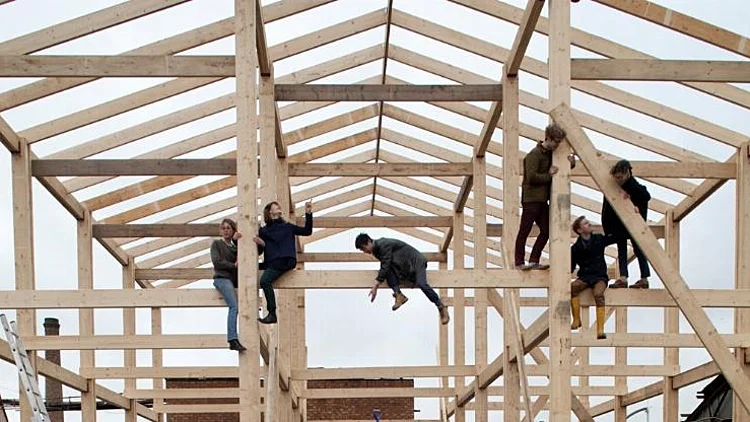 חלק מחברי קולקטיב אסמבל