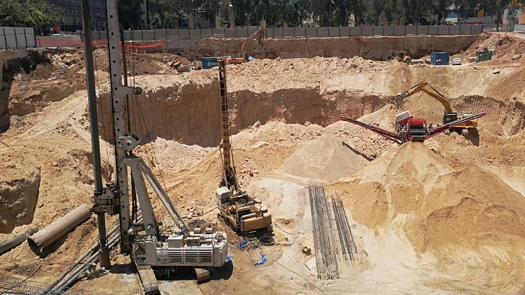 נדלן אתר בנייה