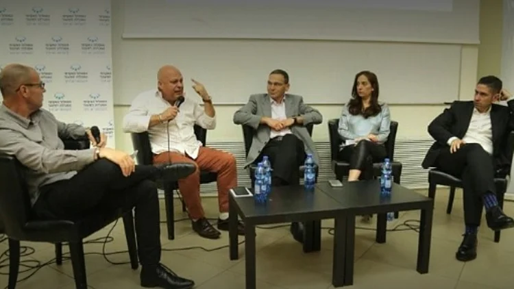 פאנל הנדל"ן