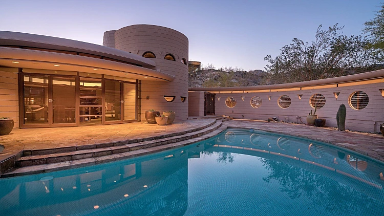 הבית האחרון של פראנק לויד רייט עומד למכירה והמחיר? לא בשמיים