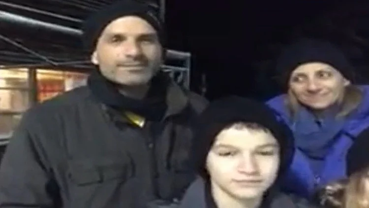 משפחה שנתקעה בשלג בנווה אטי"ב