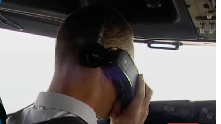 ילום אלוסטרציה של טייס במטוס נוסעים