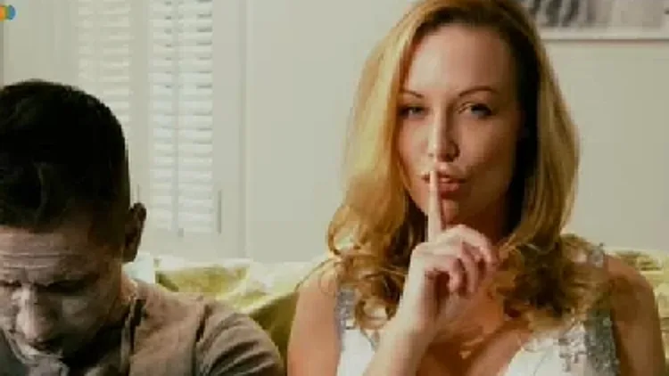 פרסומת לאתר הבגידות אשלי מדיסון. צונזרה בישראל