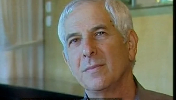 לפיד מסרב לוותר על מניית הזהב בצים