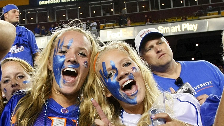 לאיזו קבוצה יש את האוהדות הכי לוהטות?