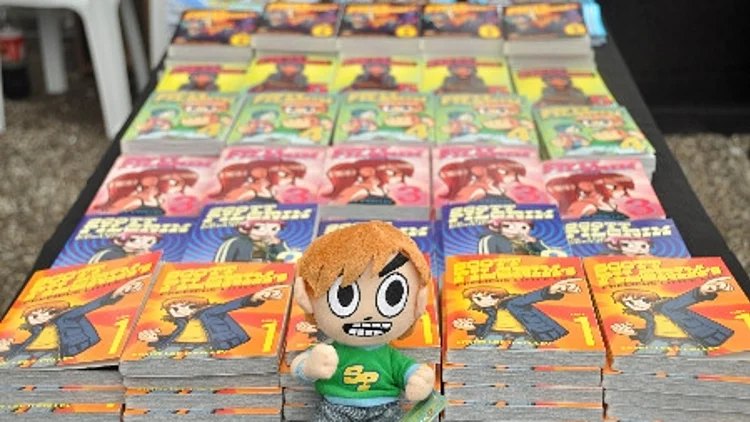 דניאל קליינברג (ג'נענע) מסקר את פסטיבל הקומיקס אייקון