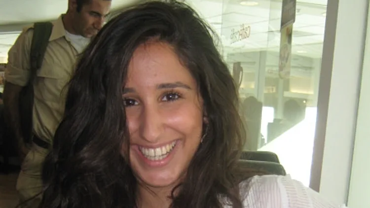 מחוברות: שיר שושן ואנסטסיה תמר יקימוב
